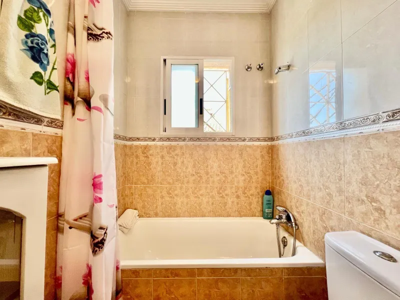 SUN ALL YEAR ROUND! UPPER FLOOR BUNGALOW WITH PRIVATE SOLARIUM OF 20m2 + GARDEN OF 50m2 + POOL
