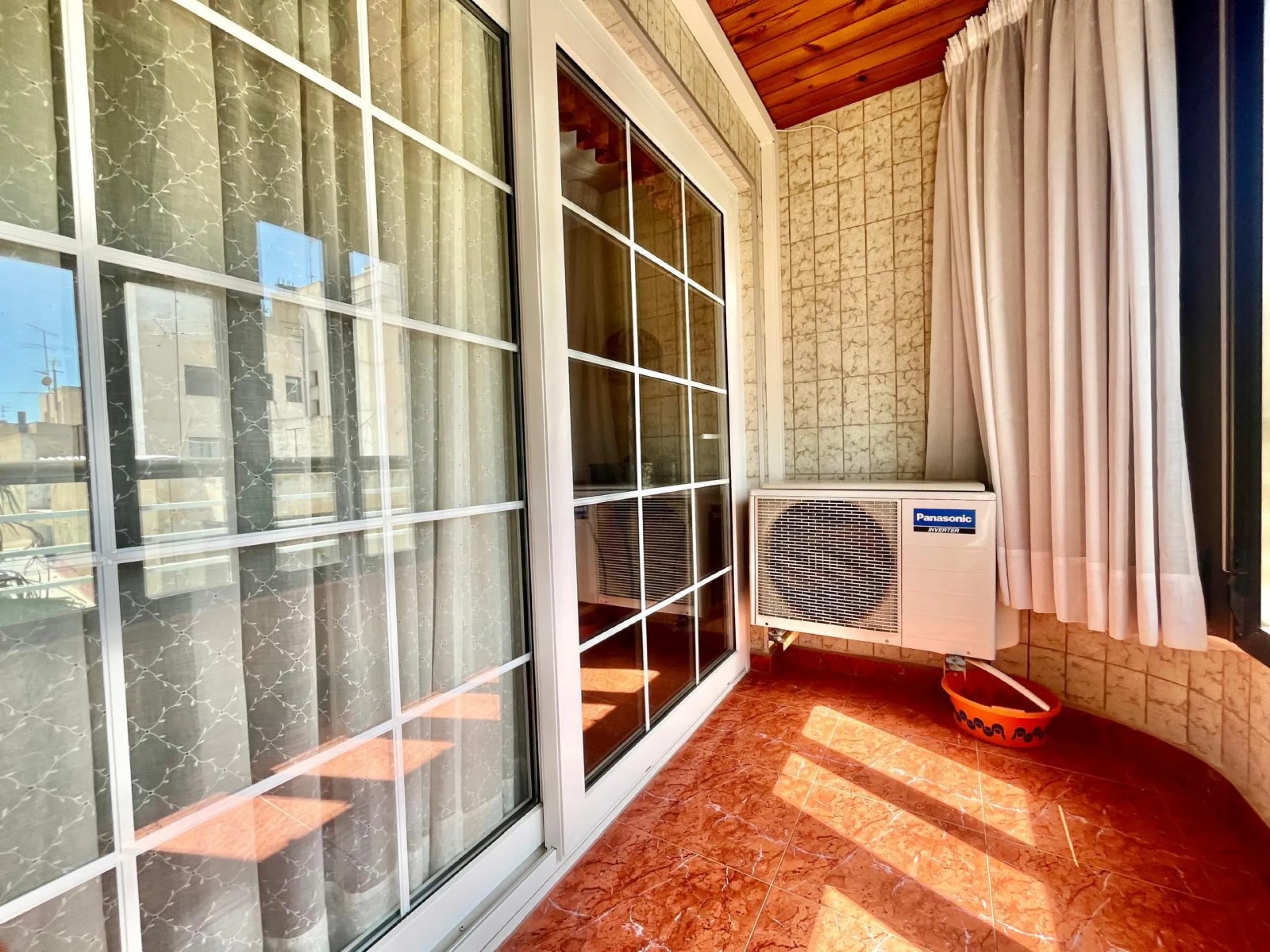 Amplia vivienda de 3 dormitorios en pleno centro de Torrevieja, junto al puerto y La Plasa