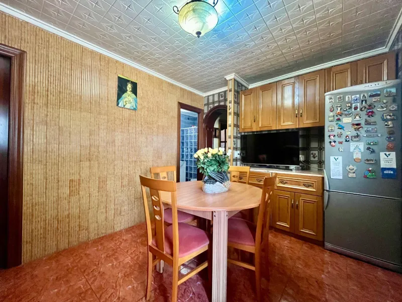 Amplia vivienda de 3 dormitorios en pleno centro de Torrevieja, junto al puerto y La Plasa
