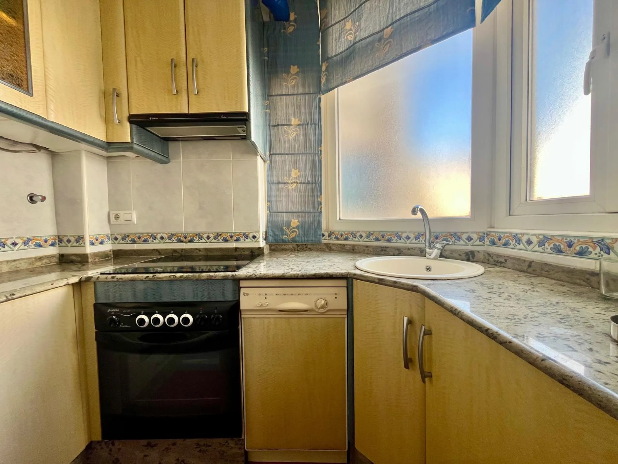 Amplia vivienda de 3 dormitorios en pleno centro de Torrevieja, junto al puerto y La Plasa