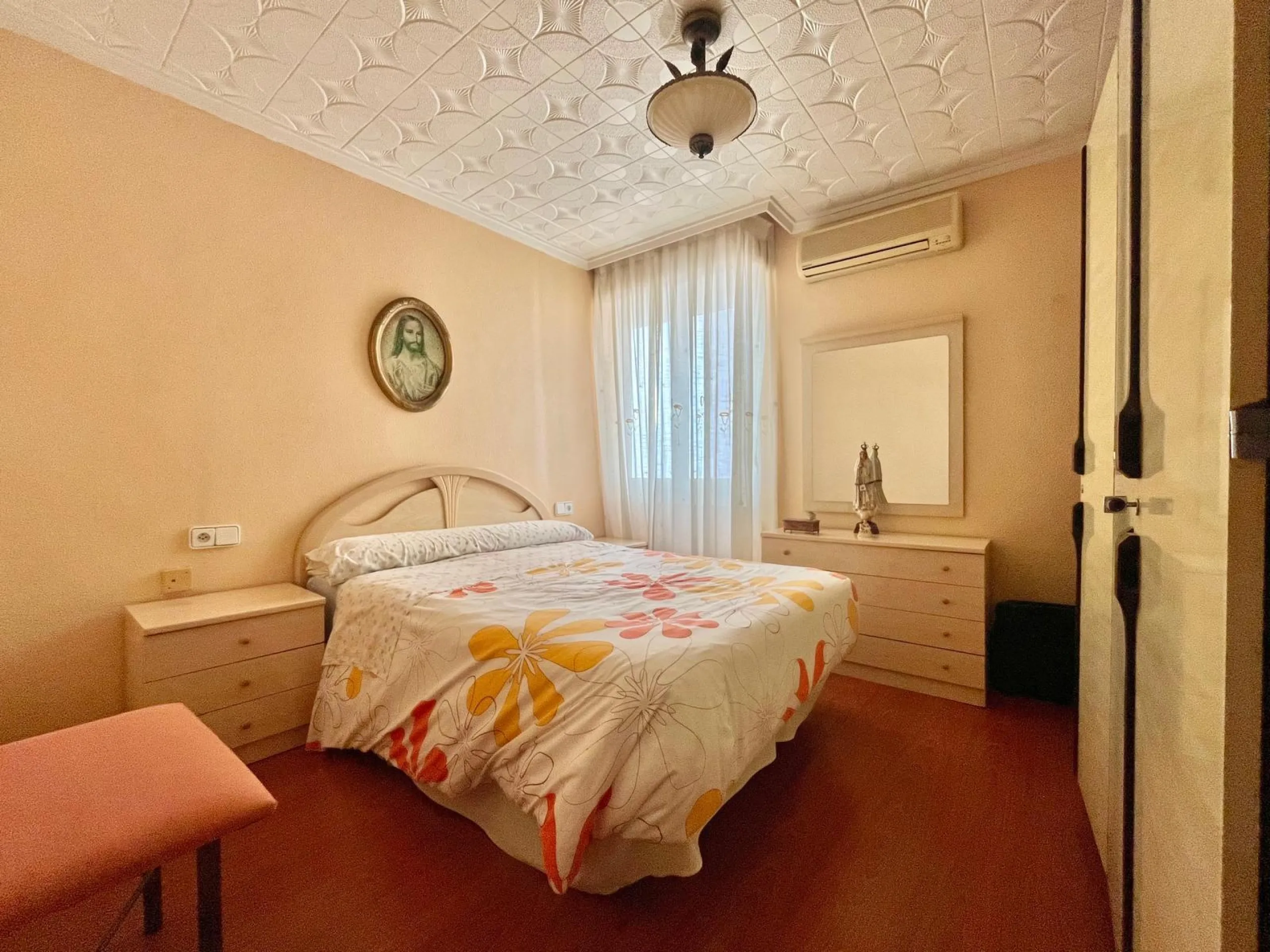 Amplia vivienda de 3 dormitorios en pleno centro de Torrevieja, junto al puerto y La Plasa