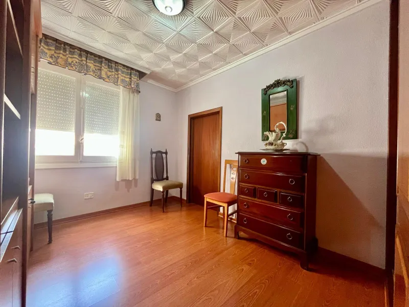 Amplia vivienda de 3 dormitorios en pleno centro de Torrevieja, junto al puerto y La Plasa