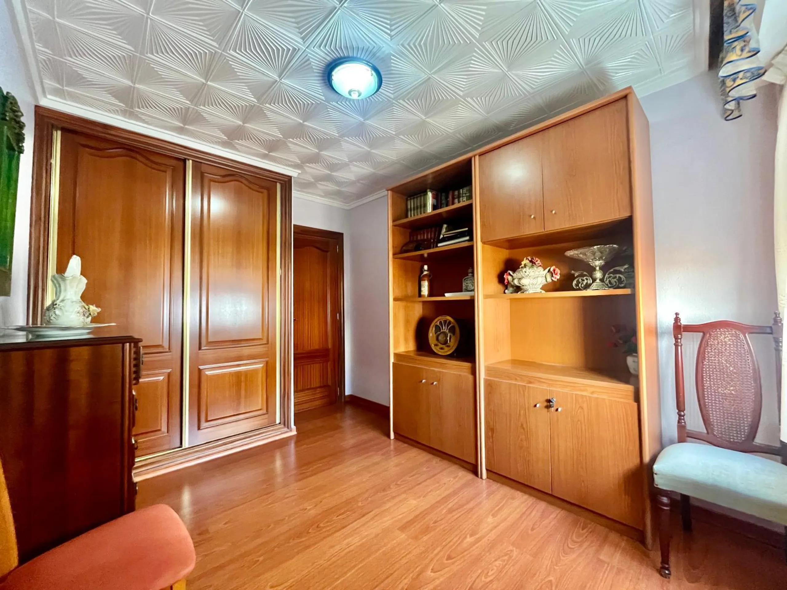 Amplia vivienda de 3 dormitorios en pleno centro de Torrevieja, junto al puerto y La Plasa