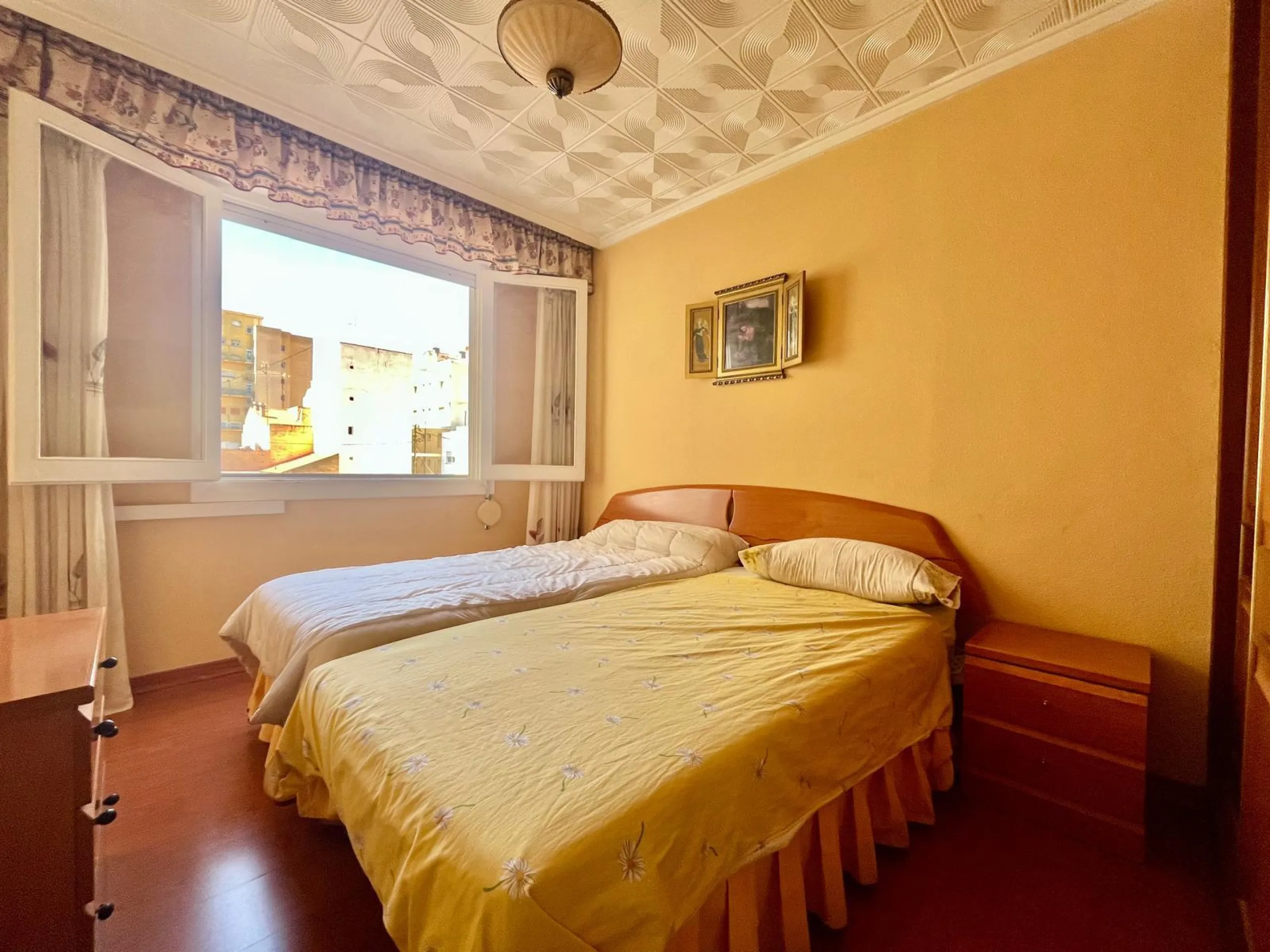 Amplia vivienda de 3 dormitorios en pleno centro de Torrevieja, junto al puerto y La Plasa