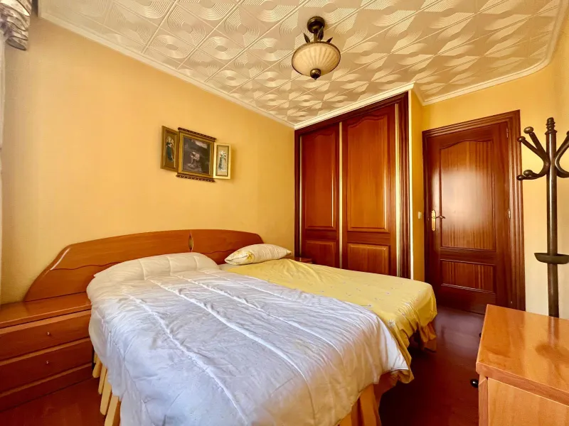 Amplia vivienda de 3 dormitorios en pleno centro de Torrevieja, junto al puerto y La Plasa