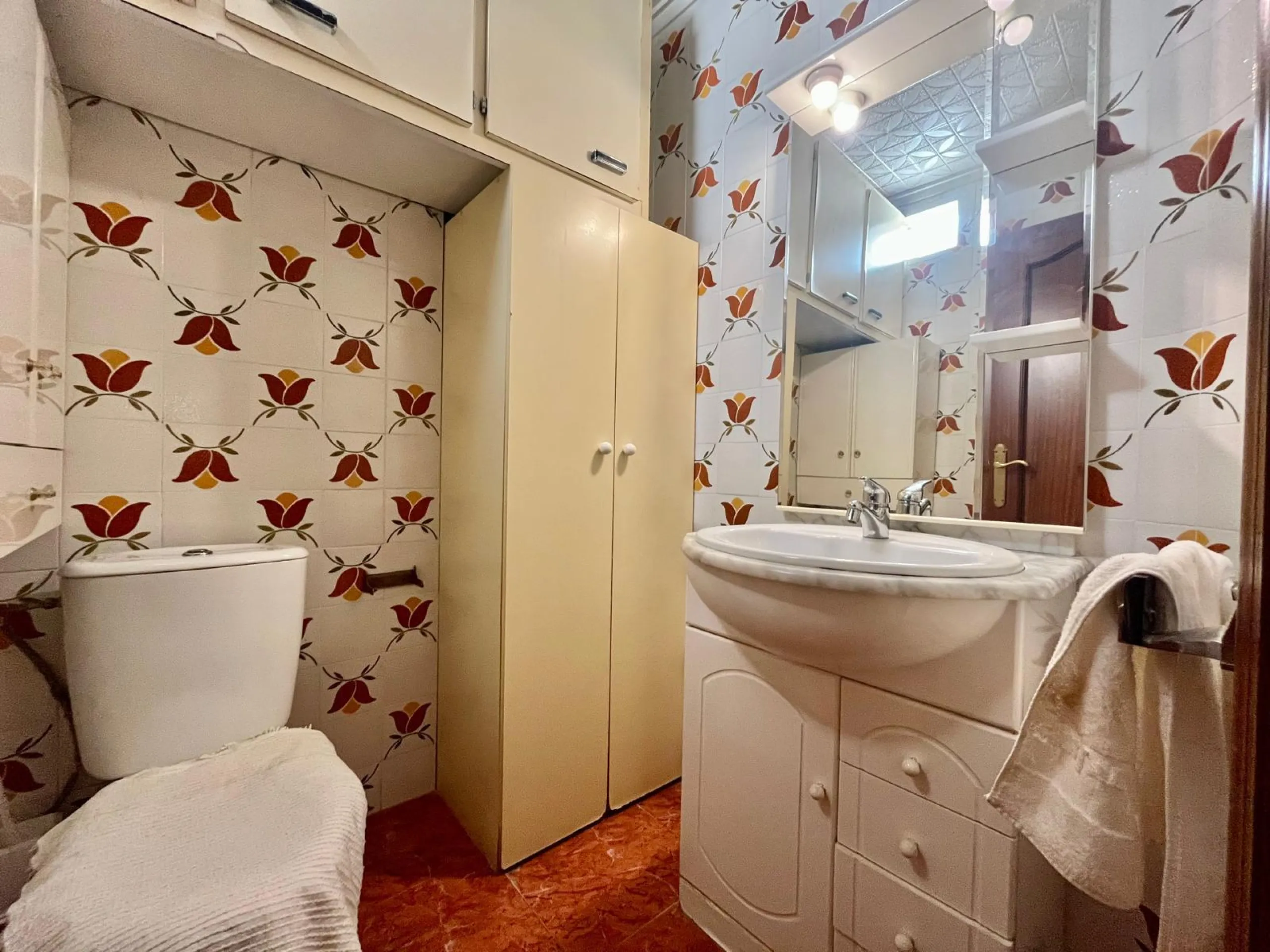 Amplia vivienda de 3 dormitorios en pleno centro de Torrevieja, junto al puerto y La Plasa