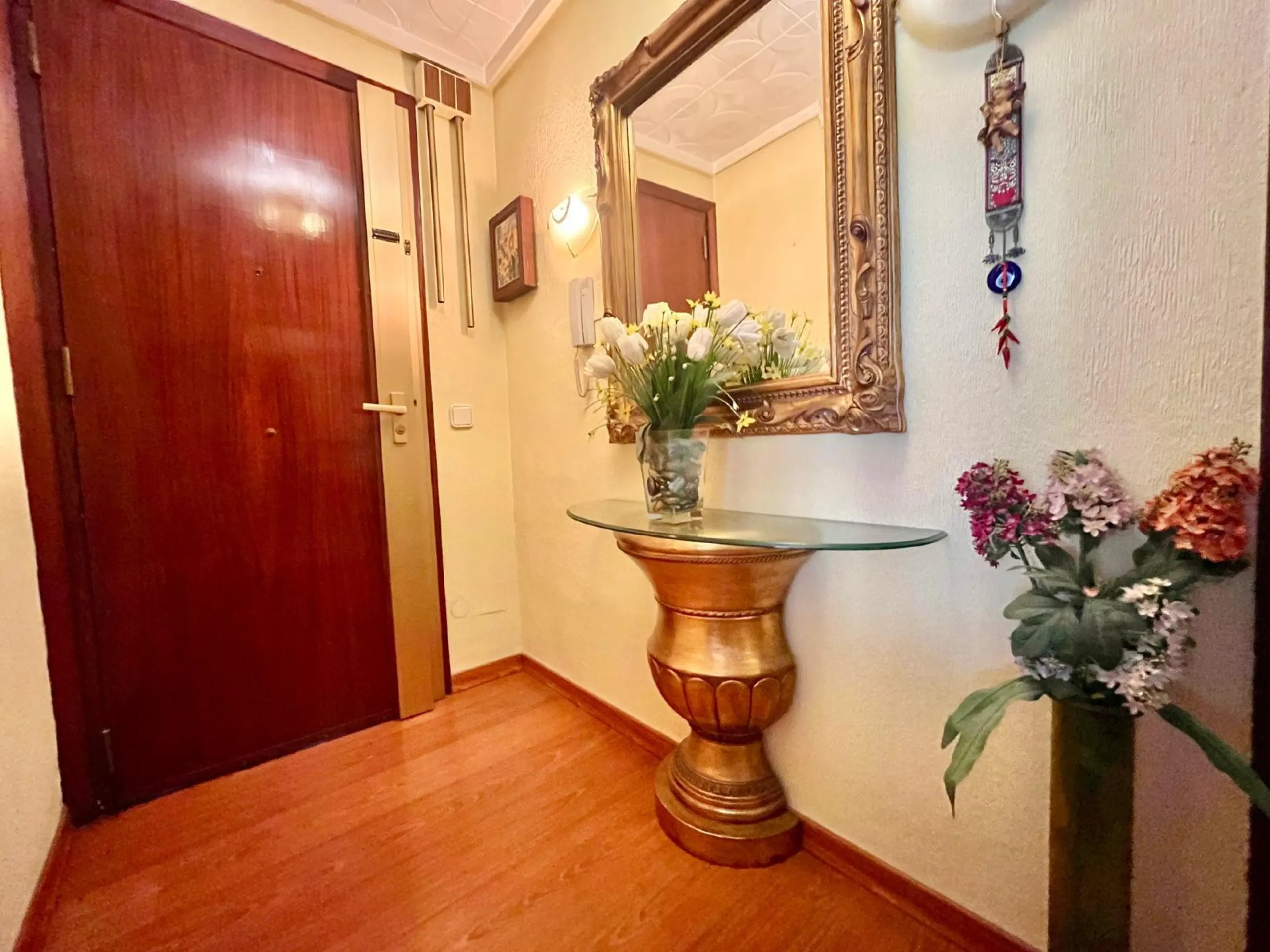 Amplia vivienda de 3 dormitorios en pleno centro de Torrevieja, junto al puerto y La Plasa