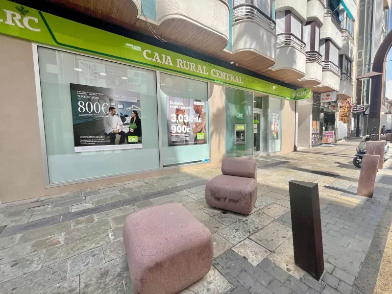 Amplia vivienda de 3 dormitorios en pleno centro de Torrevieja, junto al puerto y La Plasa