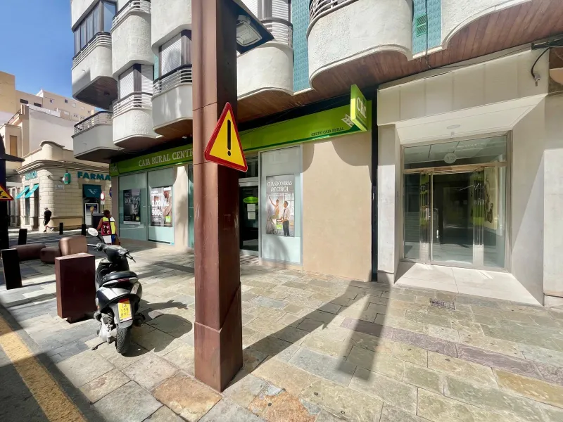 Amplia vivienda de 3 dormitorios en pleno centro de Torrevieja, junto al puerto y La Plasa