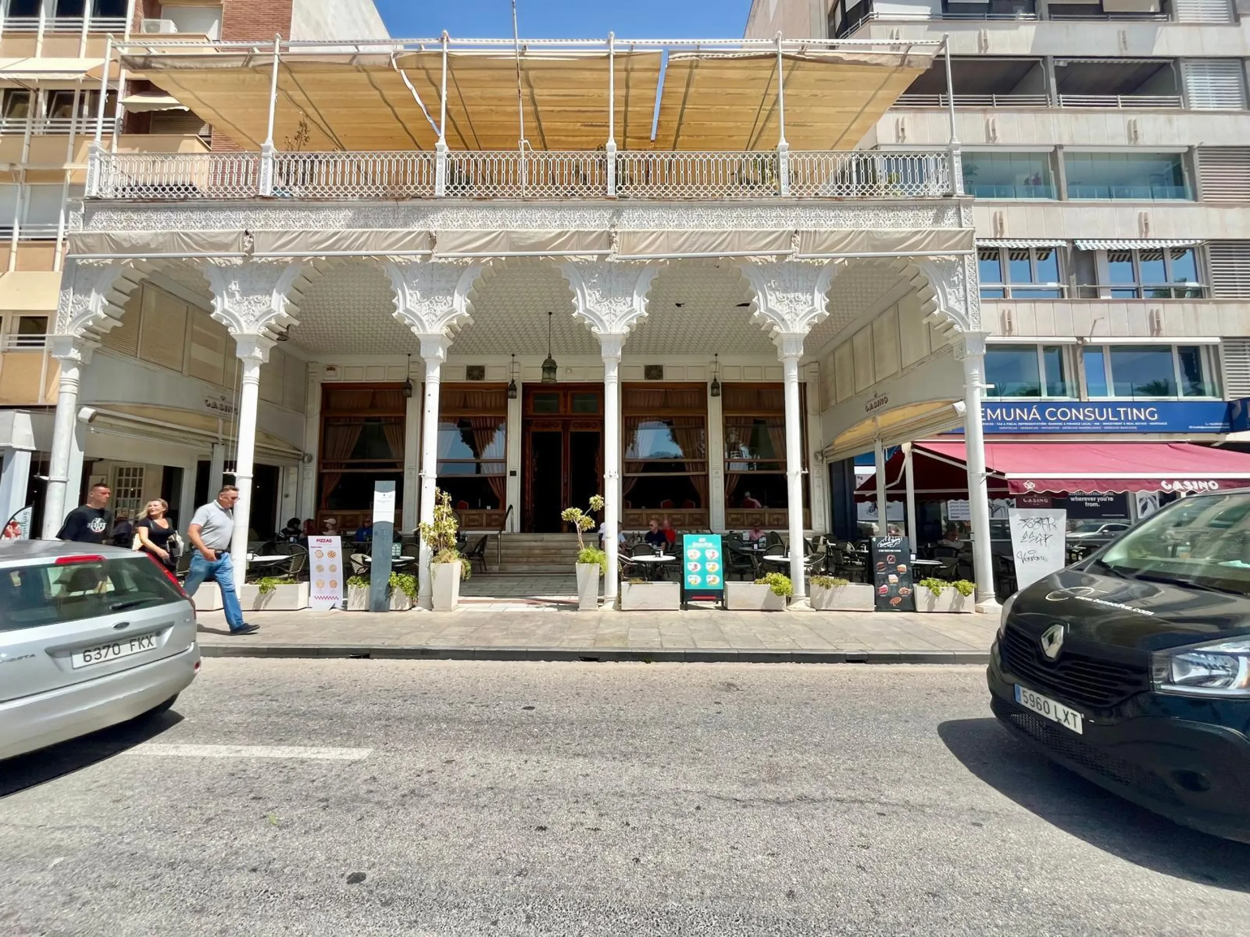 Amplia vivienda de 3 dormitorios en pleno centro de Torrevieja, junto al puerto y La Plasa