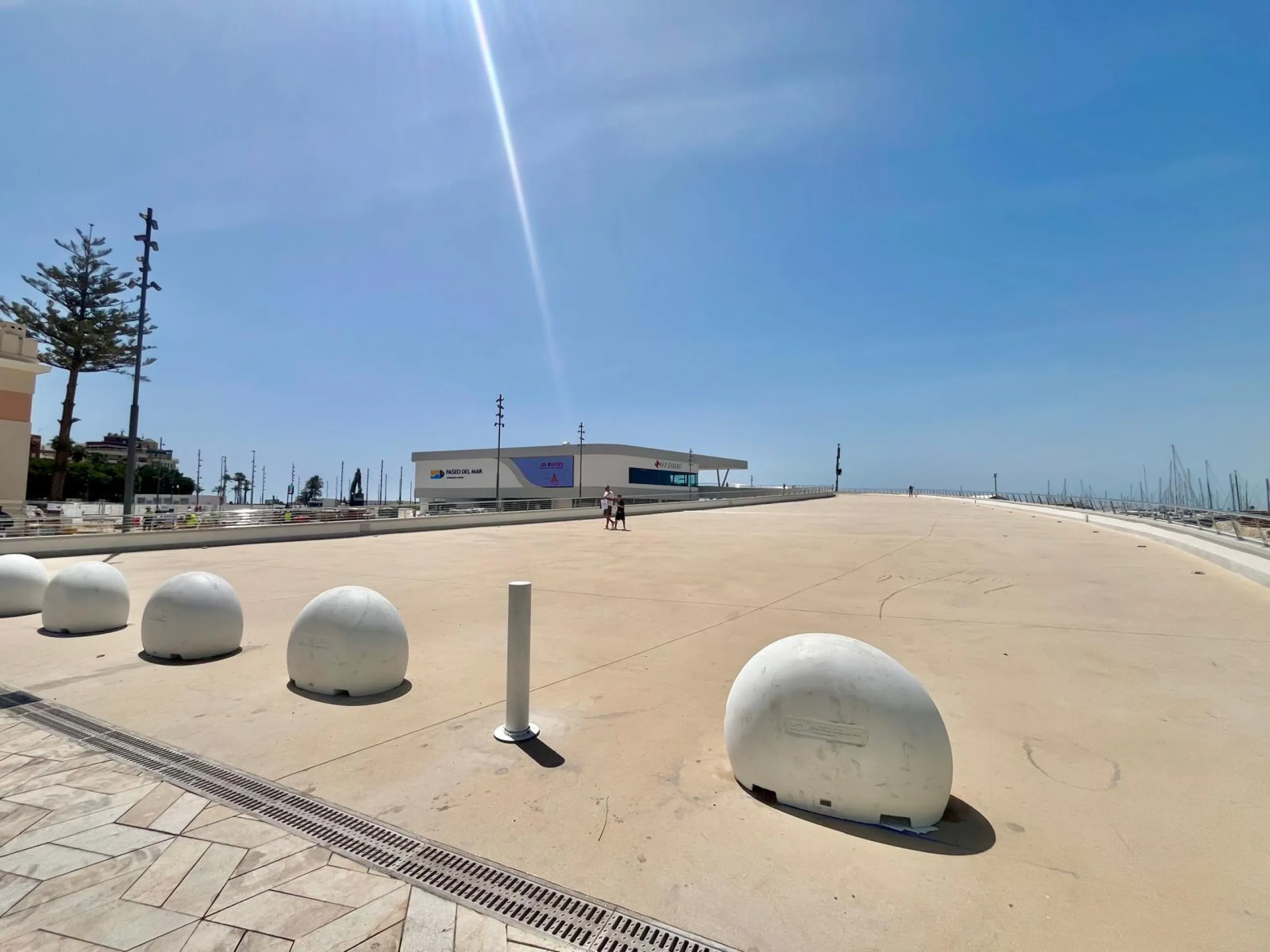 Amplia vivienda de 3 dormitorios en pleno centro de Torrevieja, junto al puerto y La Plasa