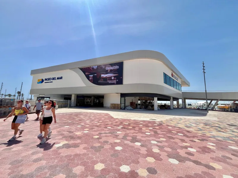 Amplia vivienda de 3 dormitorios en pleno centro de Torrevieja, junto al puerto y La Plasa