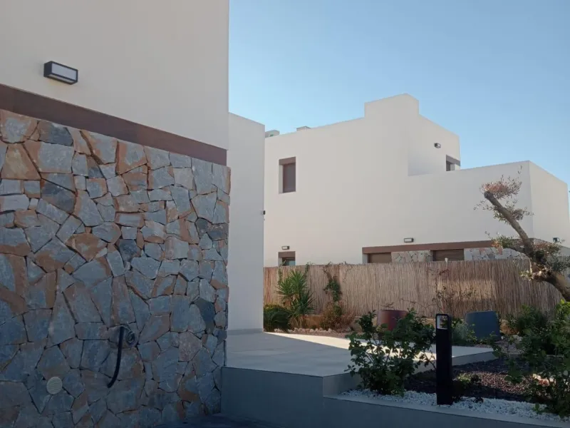 No waiting: your villa in Finestrat is already built ✨
