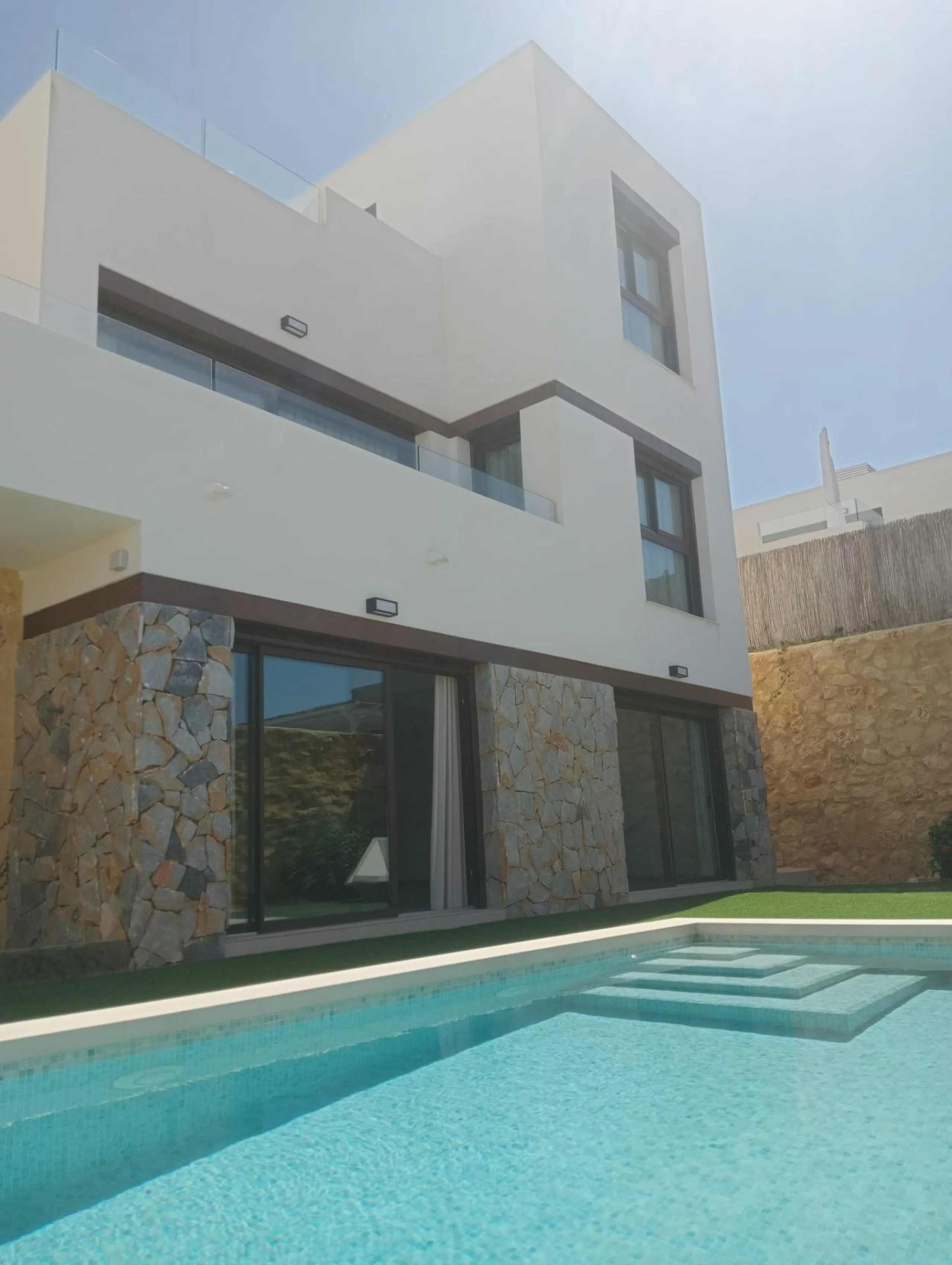 No waiting: your villa in Finestrat is already built ✨