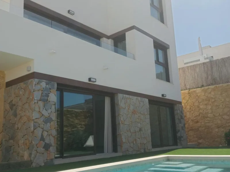 No waiting: your villa in Finestrat is already built ✨