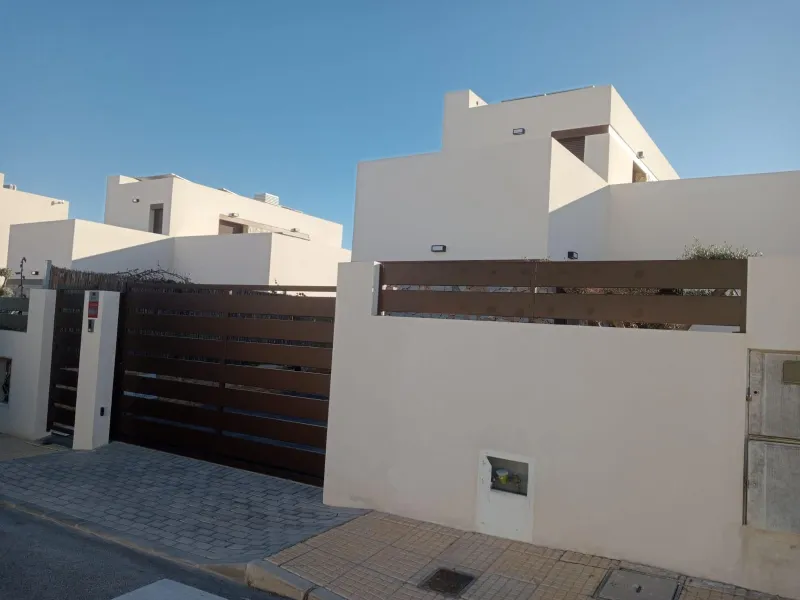 No waiting: your villa in Finestrat is already built ✨