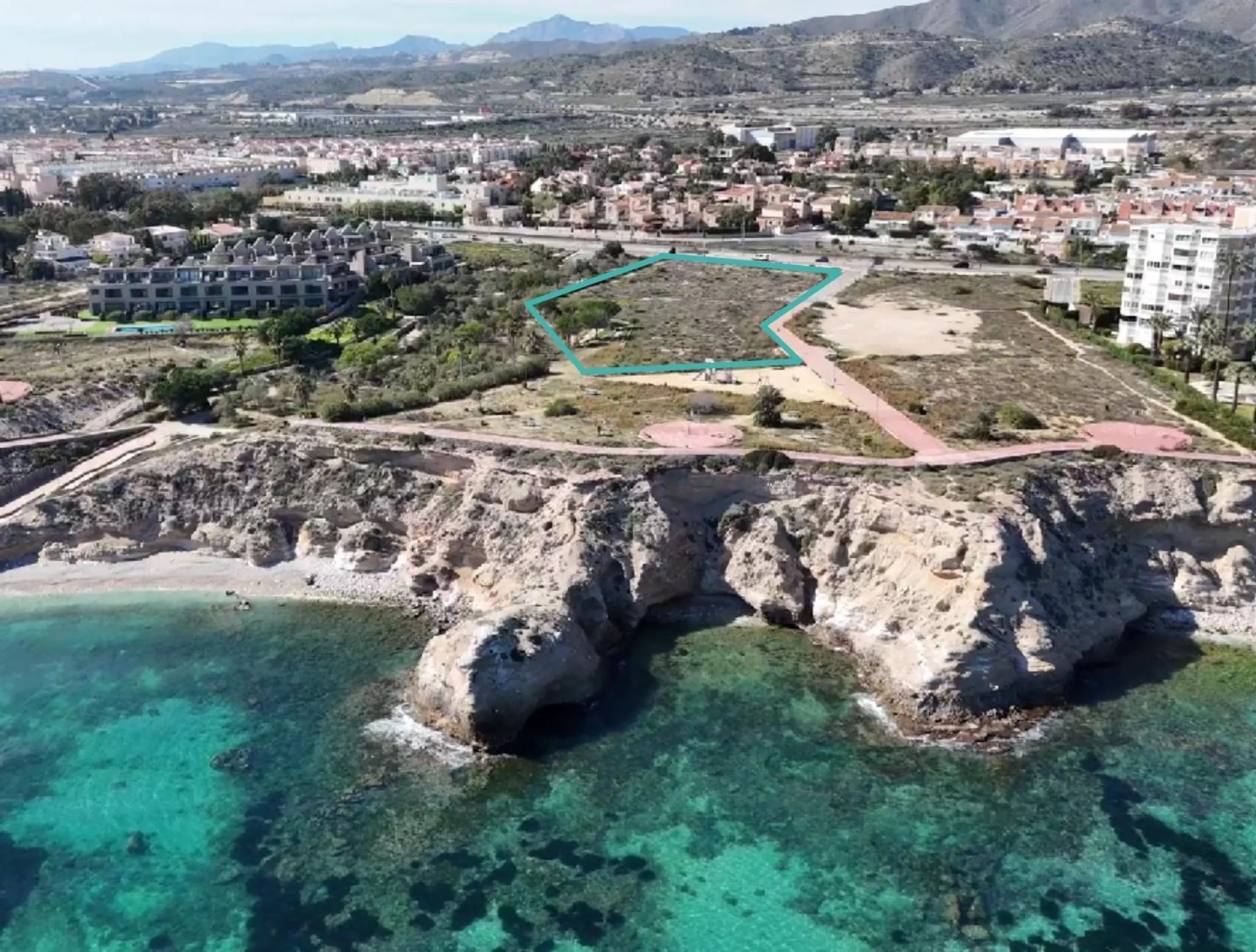 New build villas in frontline beach in El Campello 🌊
