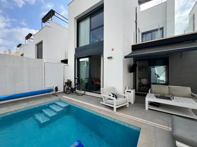 Modern 3-Bedroom Villa with Private Pool and Solarium for Sale in Orihuela Costa, Costa Blanca South