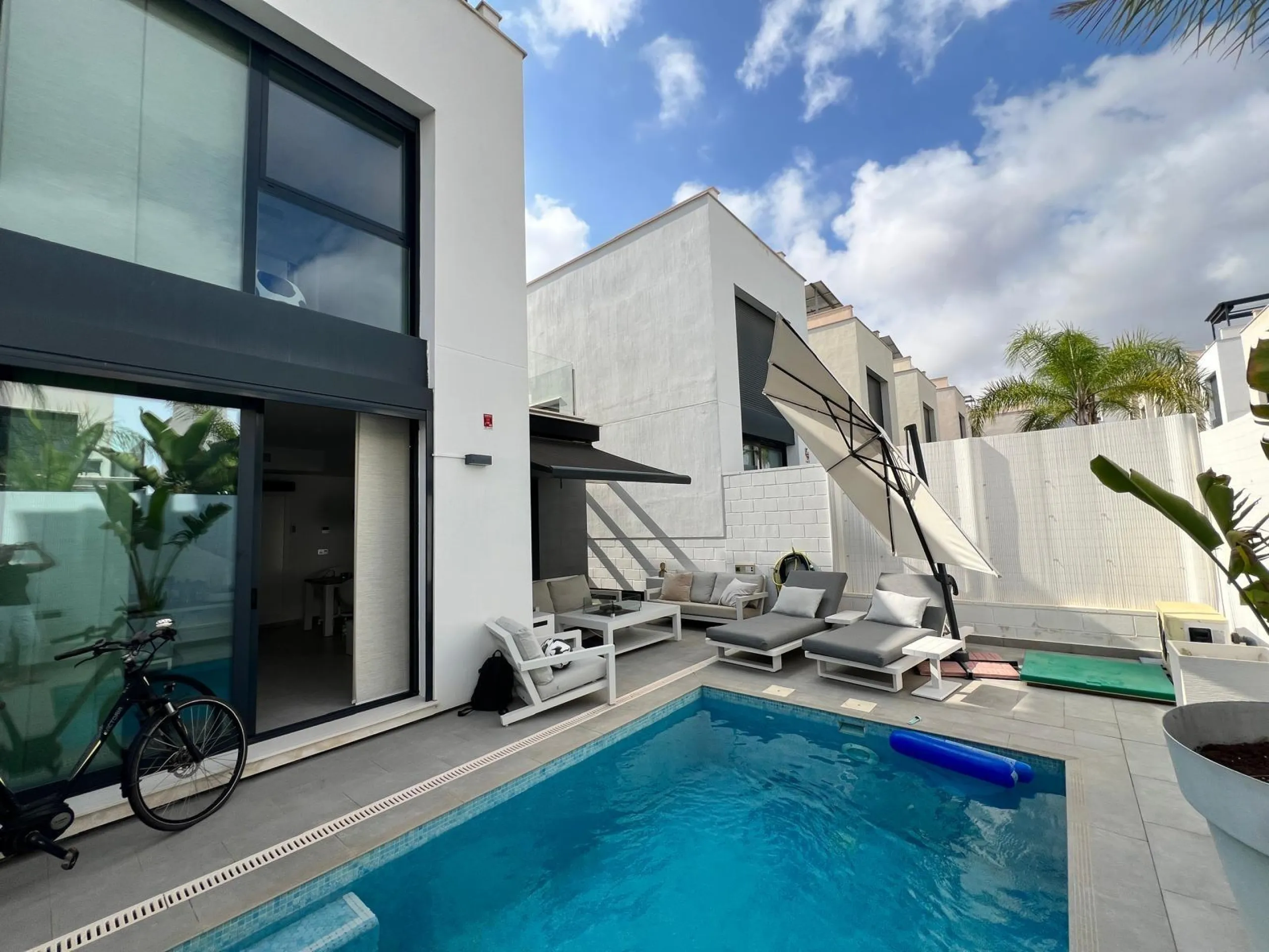 Modern 3-Bedroom Villa with Private Pool and Solarium for Sale in Orihuela Costa, Costa Blanca South