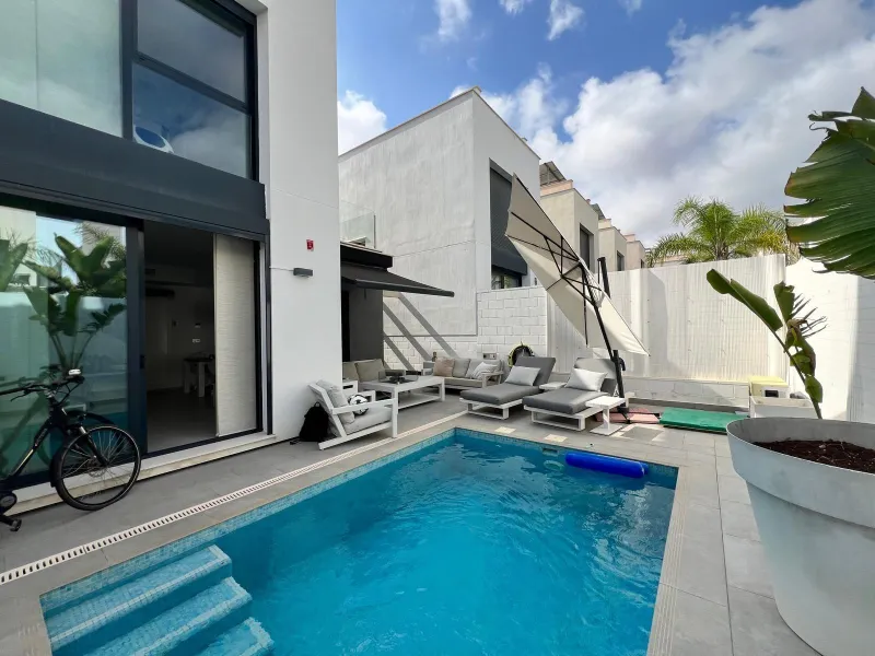 Modern 3-Bedroom Villa with Private Pool and Solarium for Sale in Orihuela Costa, Costa Blanca South