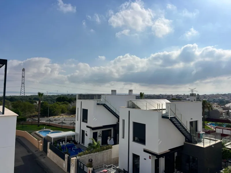 Modern 3-Bedroom Villa with Private Pool and Solarium for Sale in Orihuela Costa, Costa Blanca South