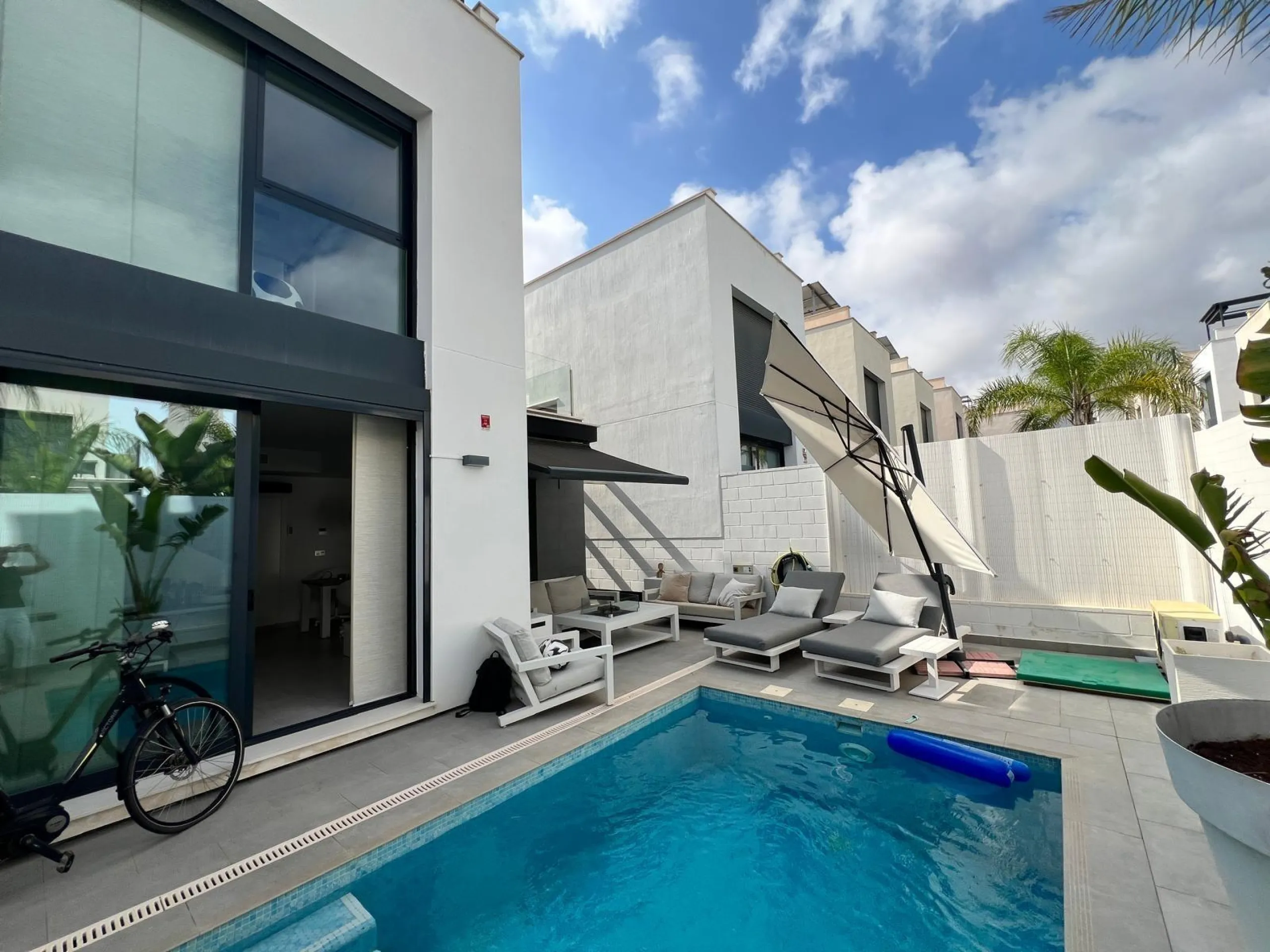Modern 3-Bedroom Villa with Private Pool and Solarium for Sale in Orihuela Costa, Costa Blanca South