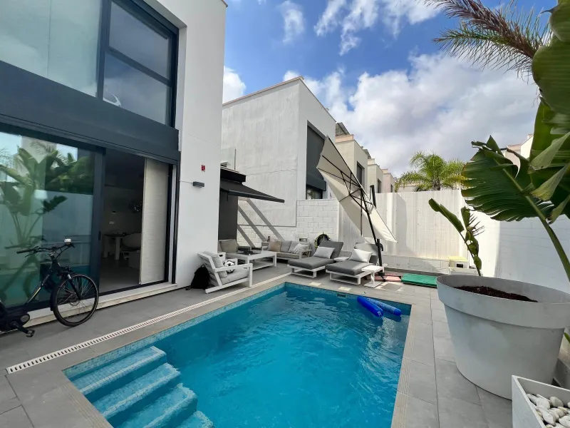 Modern 3-Bedroom Villa with Private Pool and Solarium for Sale in Orihuela Costa, Costa Blanca South
