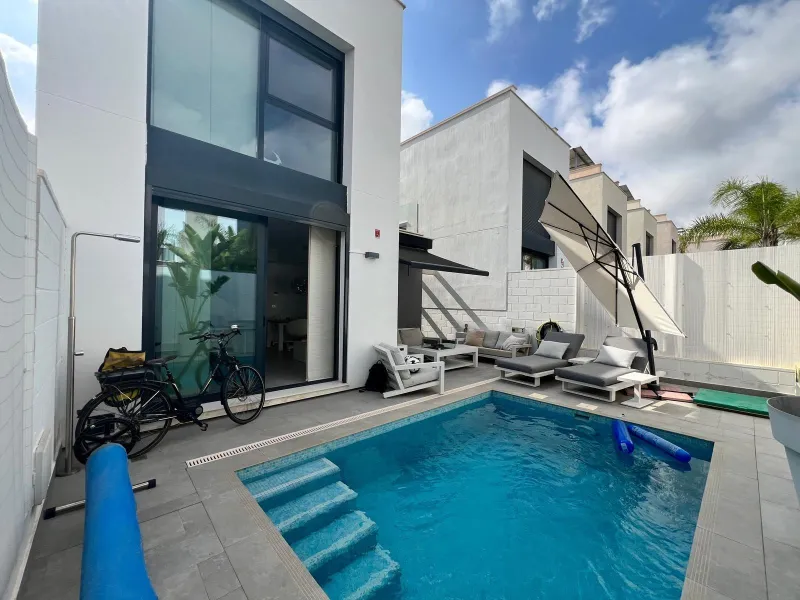 Modern 3-Bedroom Villa with Private Pool and Solarium for Sale in Orihuela Costa, Costa Blanca South