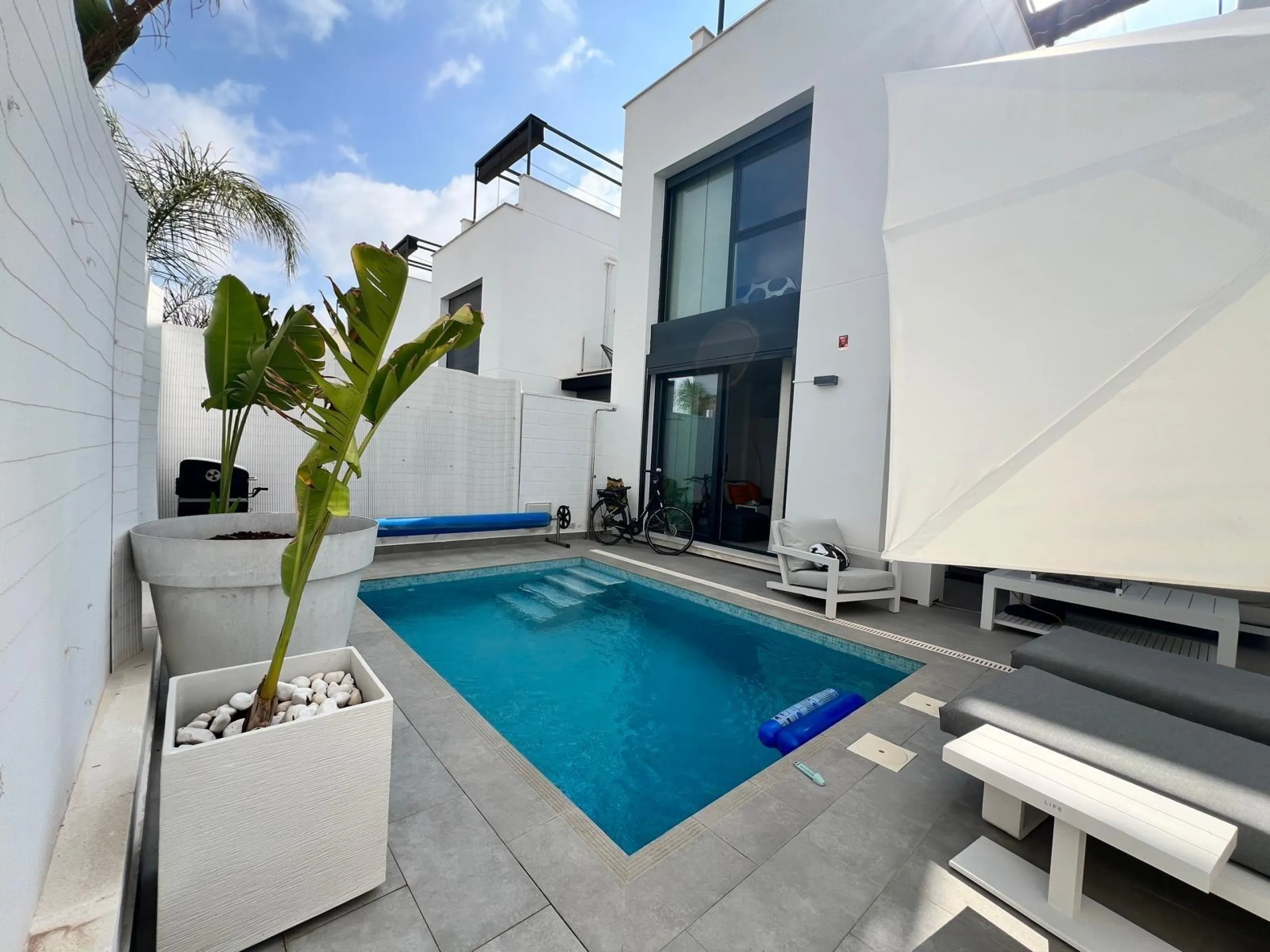 Modern 3-Bedroom Villa with Private Pool and Solarium for Sale in Orihuela Costa, Costa Blanca South