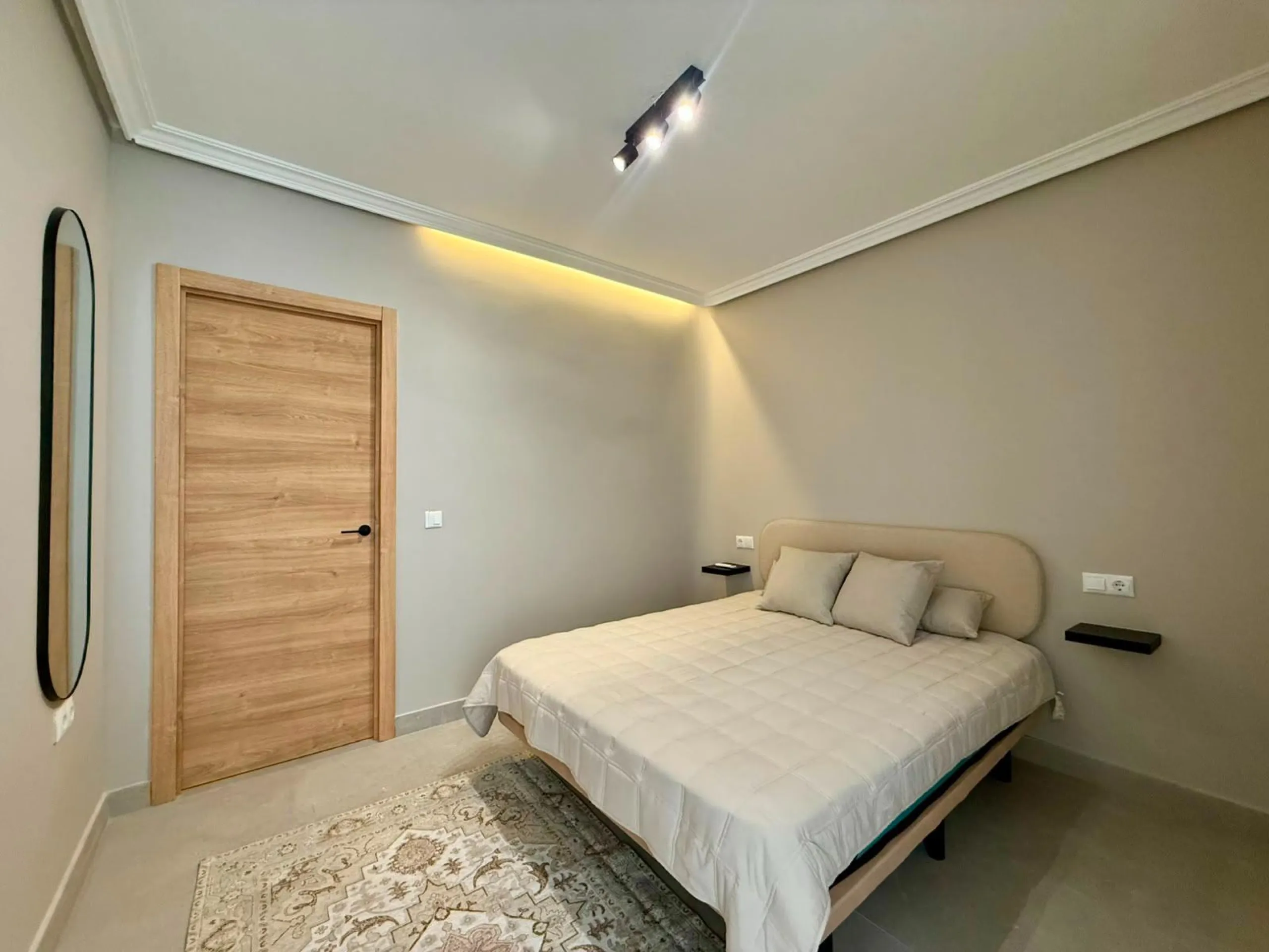Exclusive renovated apartment with side sea views and two terraces
