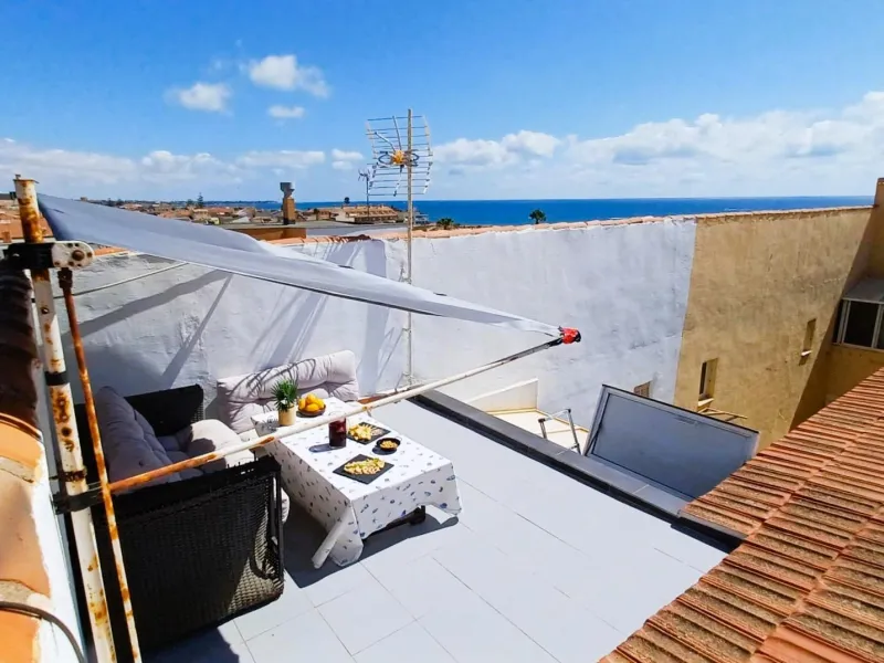 Spacious, refurbished penthouse 100 metres from the beach in Torre de la Horadada