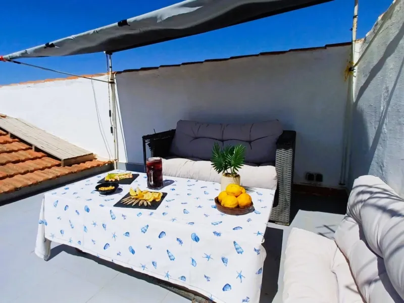 Spacious, refurbished penthouse 100 metres from the beach in Torre de la Horadada