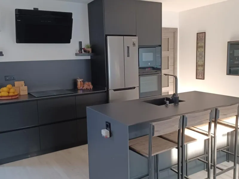 Spacious, refurbished penthouse 100 metres from the beach in Torre de la Horadada