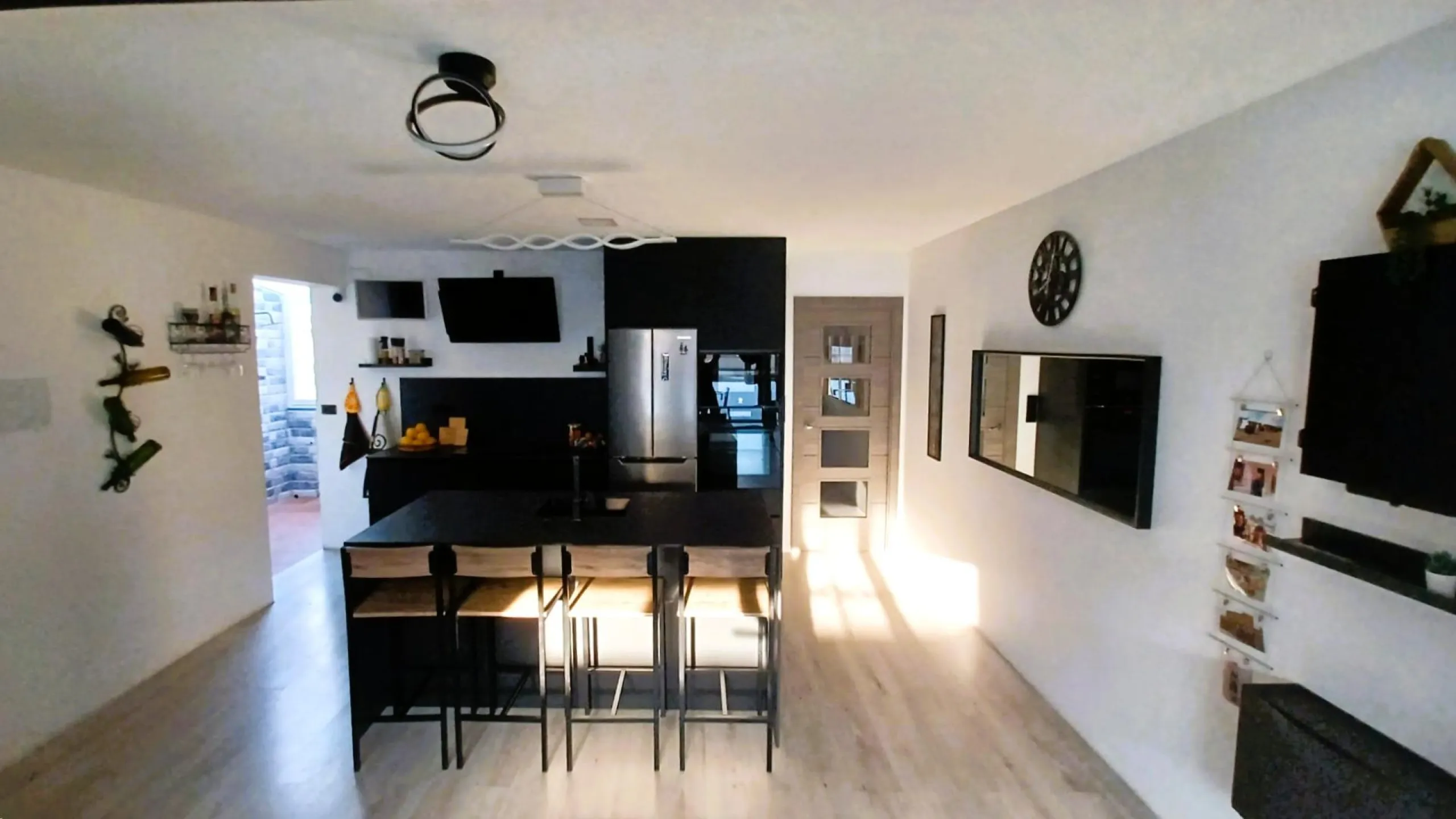 Spacious, refurbished penthouse 100 metres from the beach in Torre de la Horadada