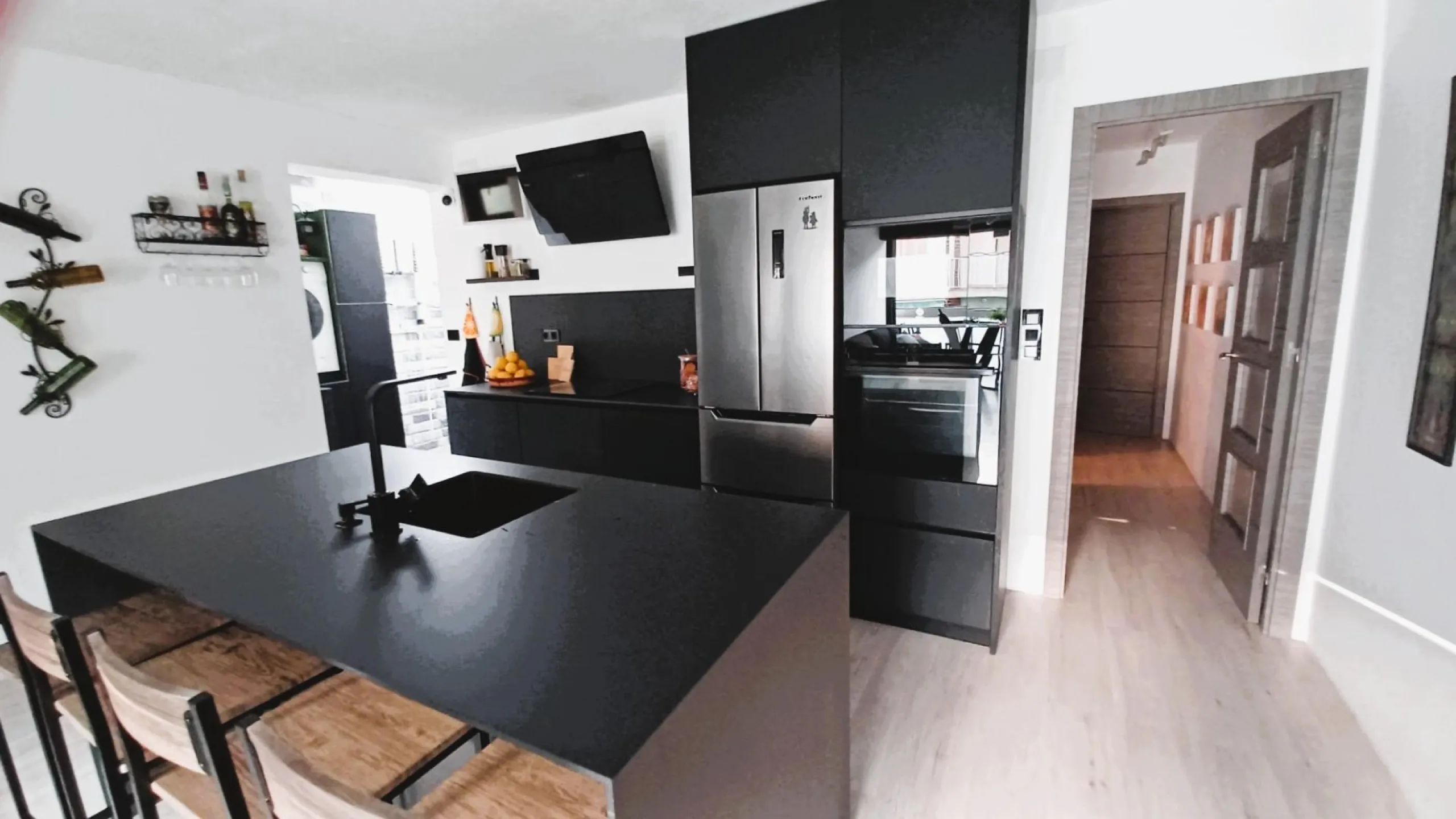 Spacious, refurbished penthouse 100 metres from the beach in Torre de la Horadada