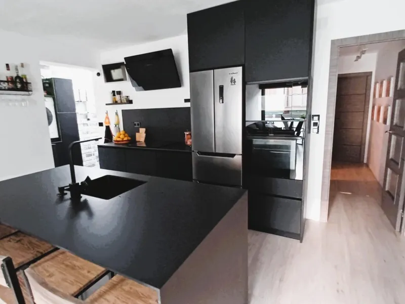 Spacious, refurbished penthouse 100 metres from the beach in Torre de la Horadada