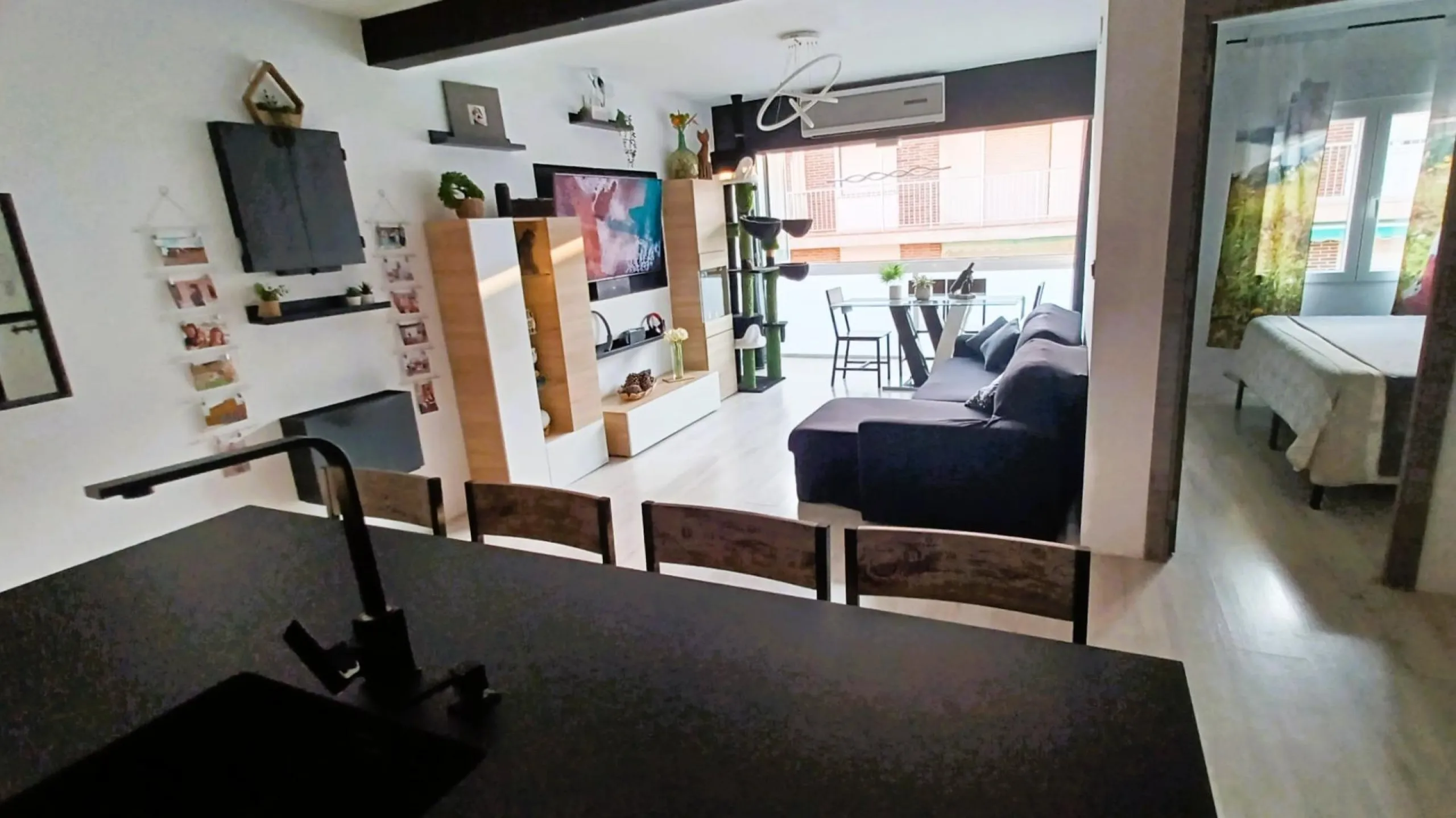 Spacious, refurbished penthouse 100 metres from the beach in Torre de la Horadada