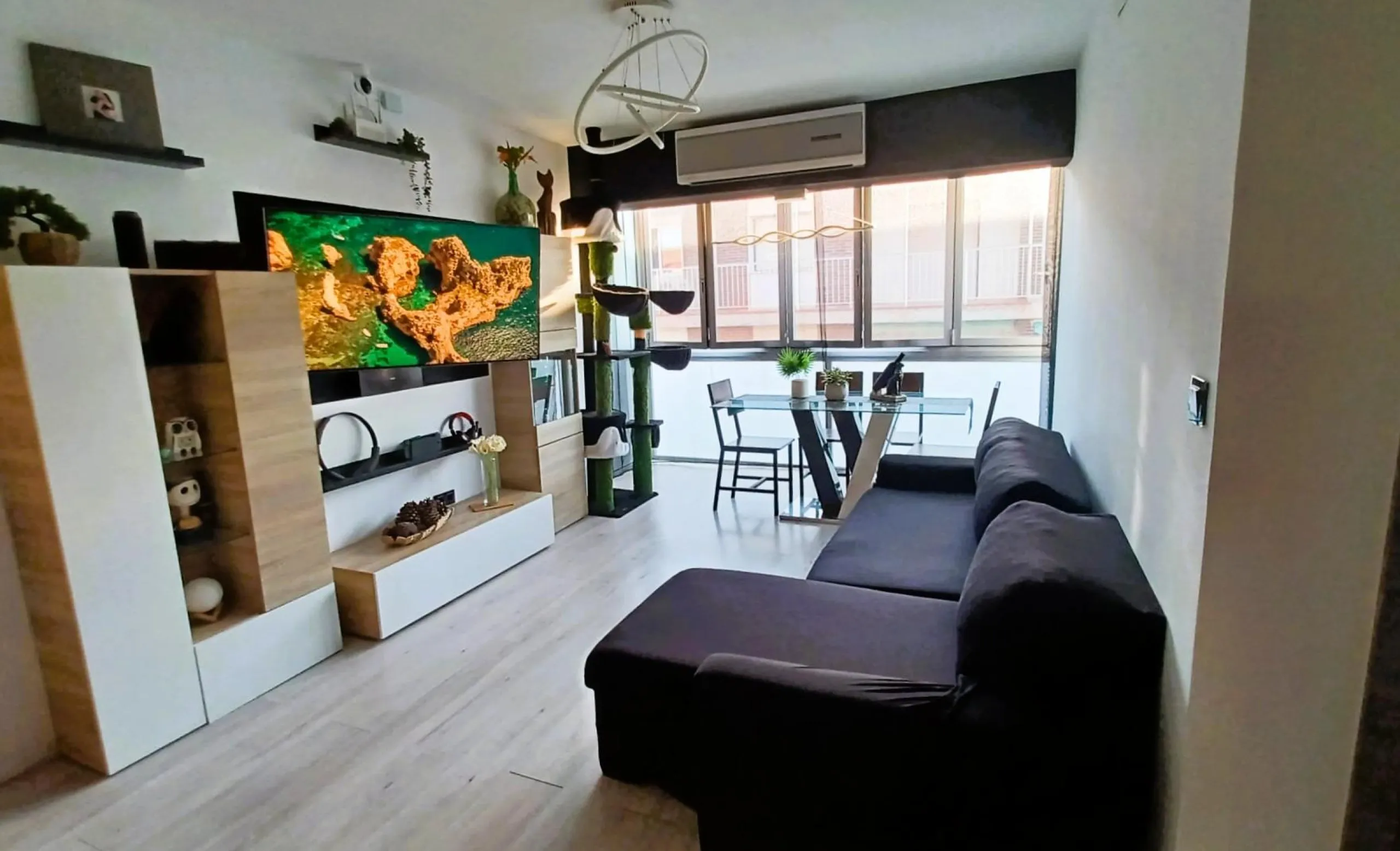 Spacious, refurbished penthouse 100 metres from the beach in Torre de la Horadada