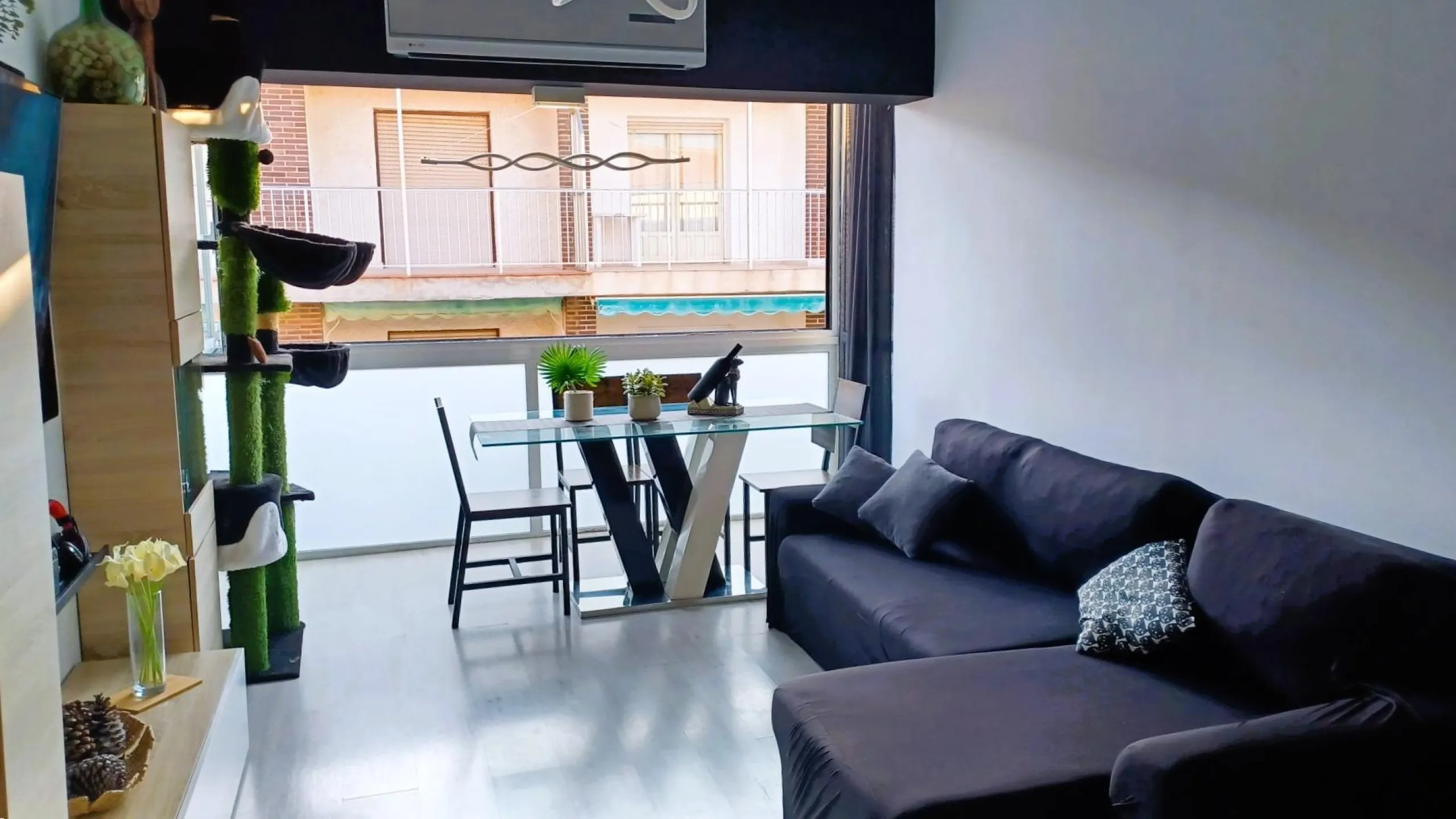 Spacious, refurbished penthouse 100 metres from the beach in Torre de la Horadada