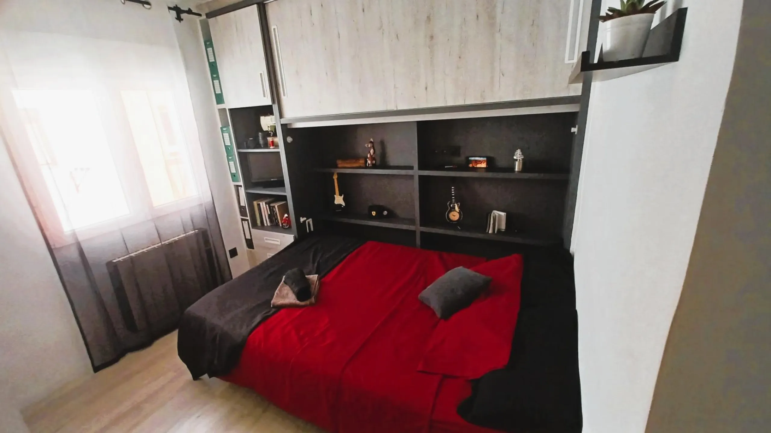Spacious, refurbished penthouse 100 metres from the beach in Torre de la Horadada
