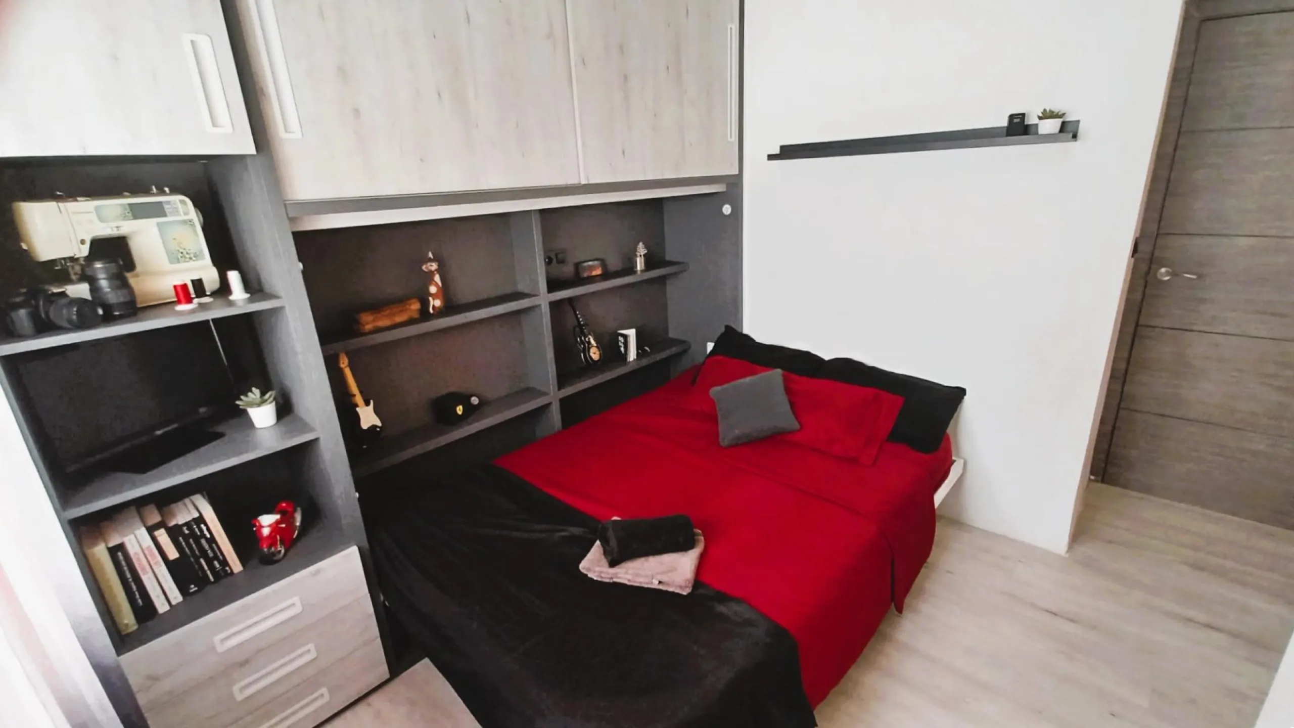 Spacious, refurbished penthouse 100 metres from the beach in Torre de la Horadada