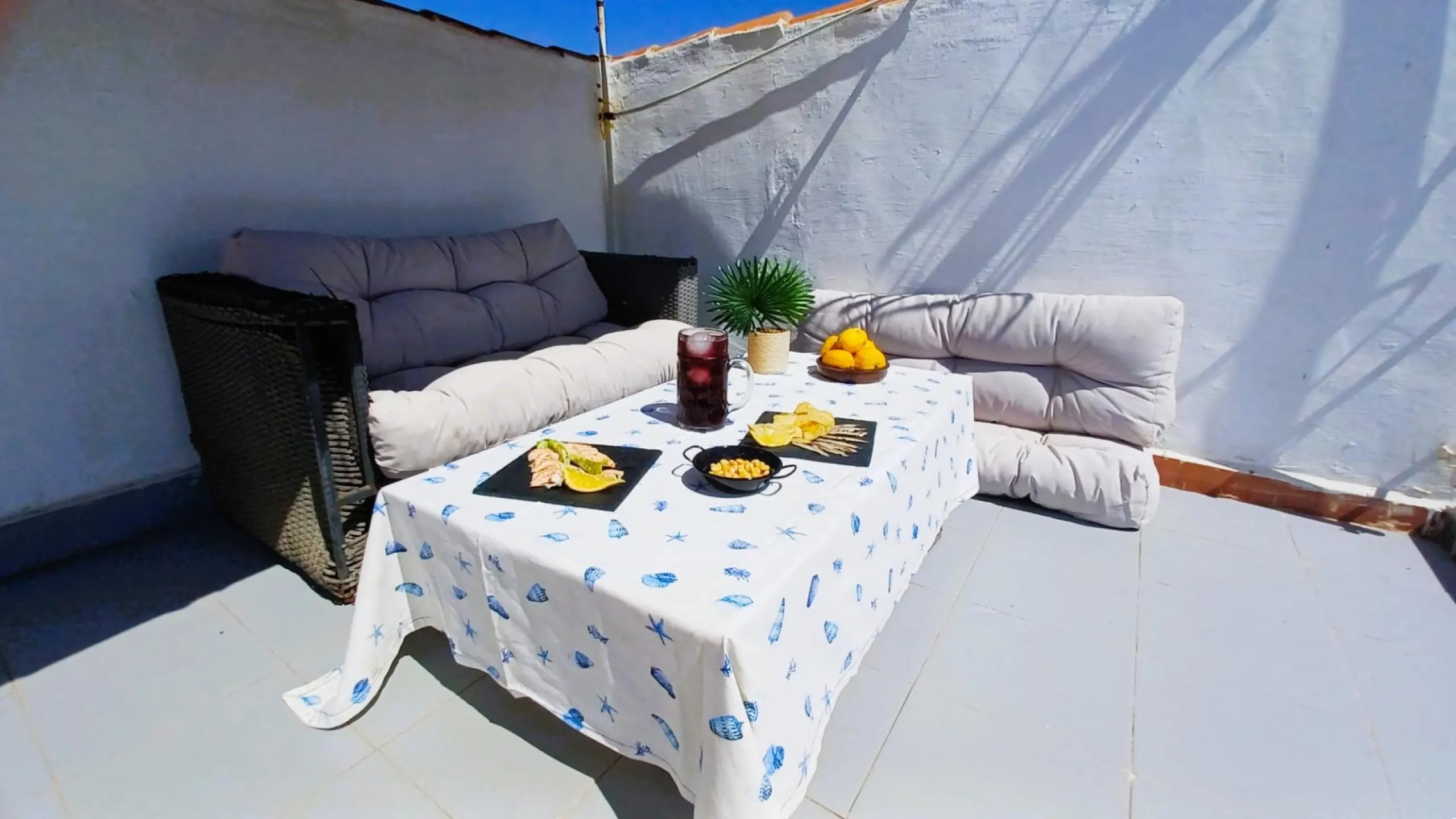 Spacious, refurbished penthouse 100 metres from the beach in Torre de la Horadada
