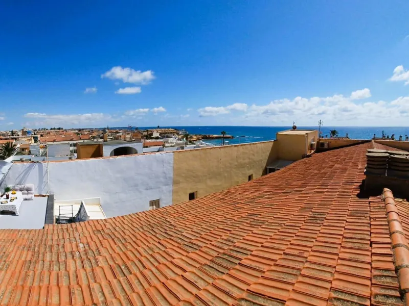Spacious, refurbished penthouse 100 metres from the beach in Torre de la Horadada