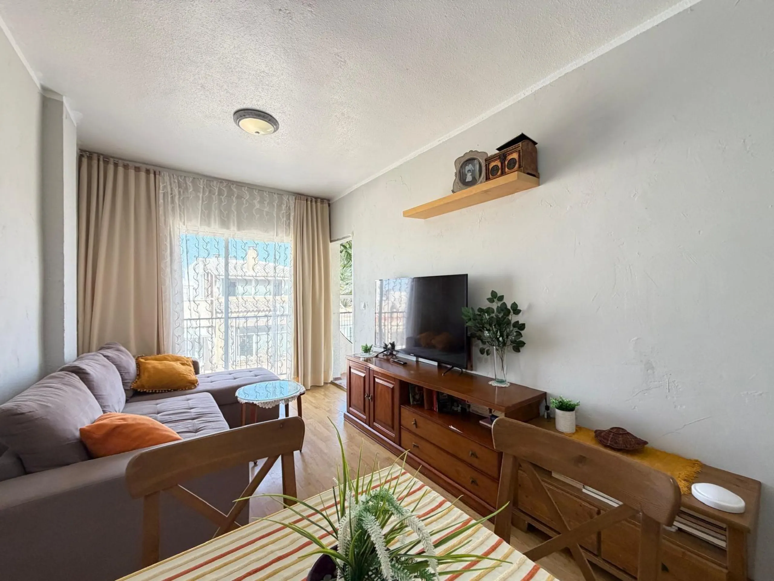 1 BEDROOM APARTMENT. 1 BATHROOM. WITH SIDE SEA VIEWS AND 200 METERS FROM LOS LOCOS BEACH. BUILT AREA 52 M2.