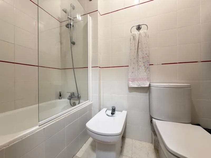 1 BEDROOM APARTMENT. 1 BATHROOM. WITH SIDE SEA VIEWS AND 200 METERS FROM LOS LOCOS BEACH. BUILT AREA 52 M2.