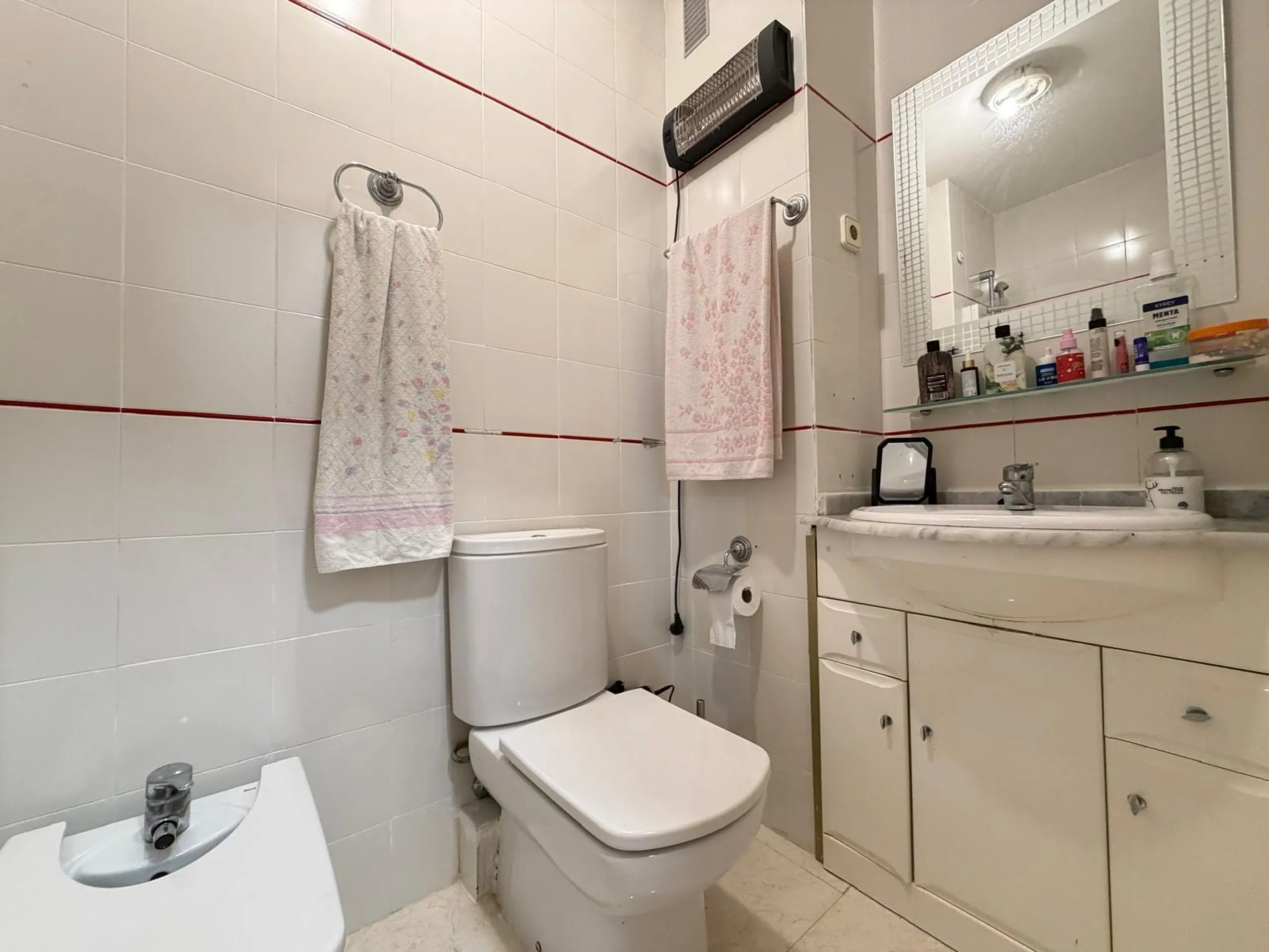 1 BEDROOM APARTMENT. 1 BATHROOM. WITH SIDE SEA VIEWS AND 200 METERS FROM LOS LOCOS BEACH. BUILT AREA 52 M2.