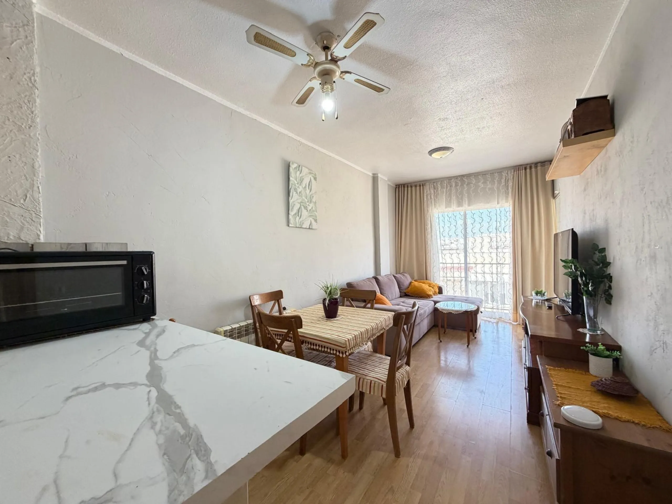 1 BEDROOM APARTMENT. 1 BATHROOM. WITH SIDE SEA VIEWS AND 200 METERS FROM LOS LOCOS BEACH. BUILT AREA 52 M2.