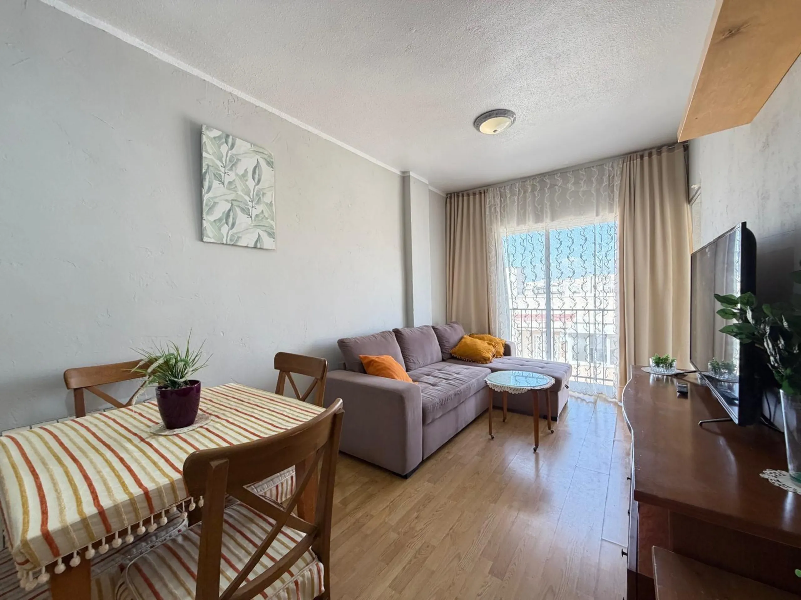 1 BEDROOM APARTMENT. 1 BATHROOM. WITH SIDE SEA VIEWS AND 200 METERS FROM LOS LOCOS BEACH. BUILT AREA 52 M2.
