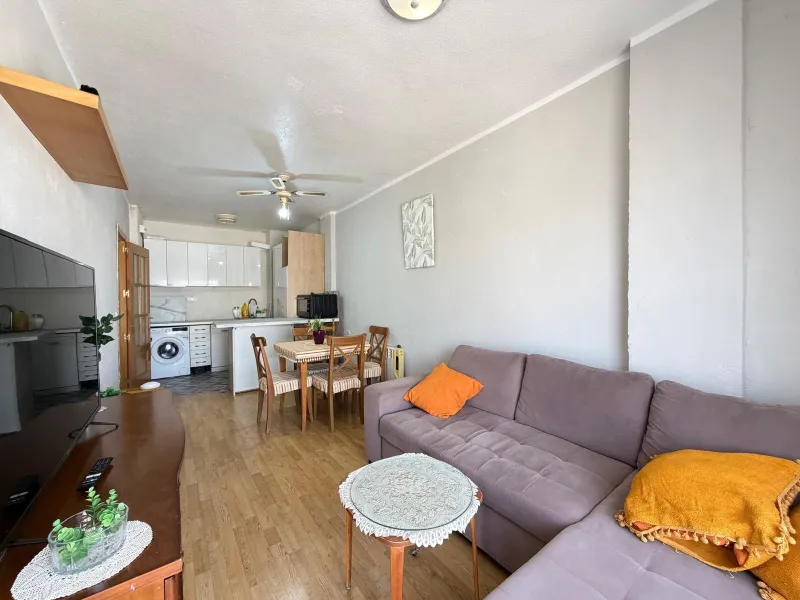 1 BEDROOM APARTMENT. 1 BATHROOM. WITH SIDE SEA VIEWS AND 200 METERS FROM LOS LOCOS BEACH. BUILT AREA 52 M2.