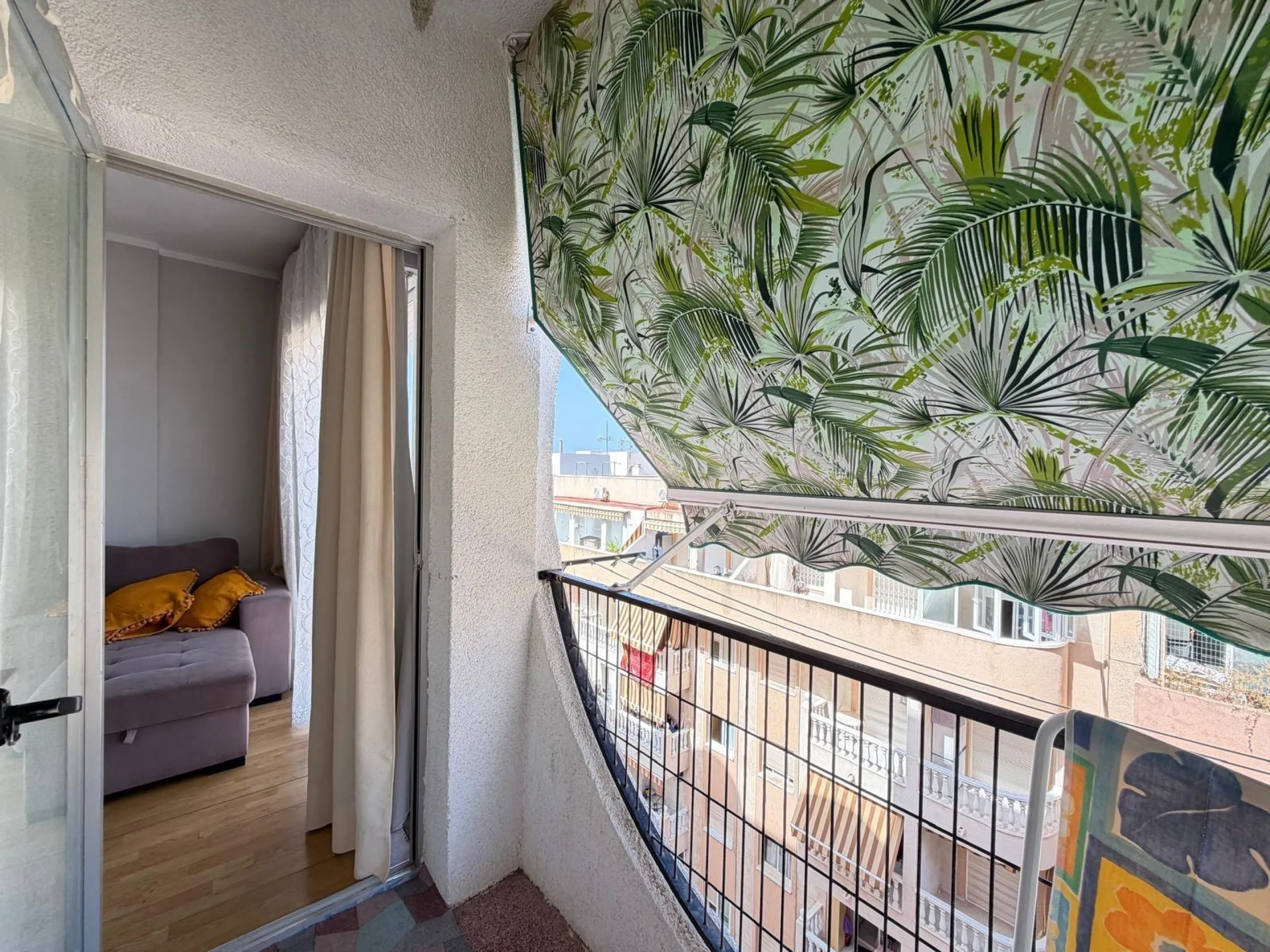 1 BEDROOM APARTMENT. 1 BATHROOM. WITH SIDE SEA VIEWS AND 200 METERS FROM LOS LOCOS BEACH. BUILT AREA 52 M2.